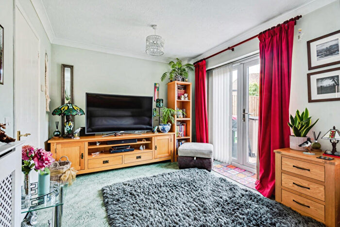 2 Bedroom House To Rent In Raybrook Park, SN2