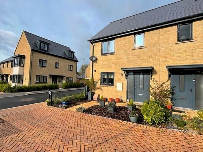 3 Bedroom Semi-Detached House To Rent In Chalgrove Gardens, Carterton, Oxfordshire, OX18