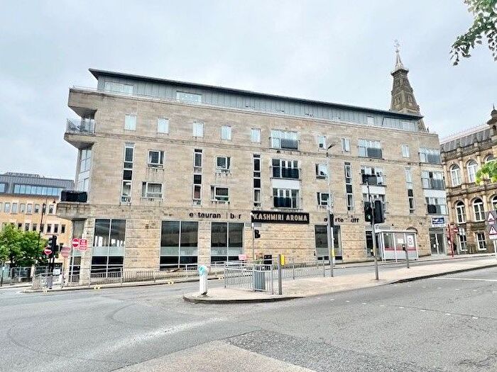2 Bedroom Flat To Rent In Crossley House, Halifax, HX1