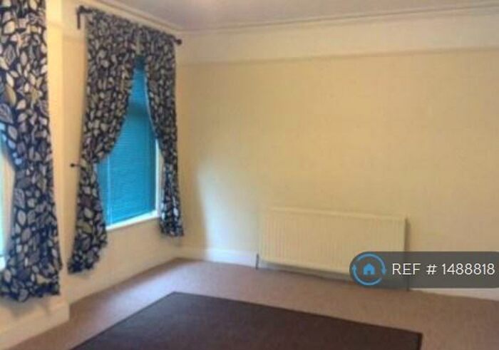 2 Bedroom Flat To Rent In Winns Avenue, London, E17