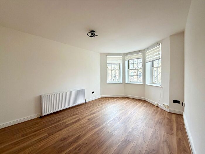 3 Bedroom Flat To Rent In Pemberton Gardens, Archway, N19