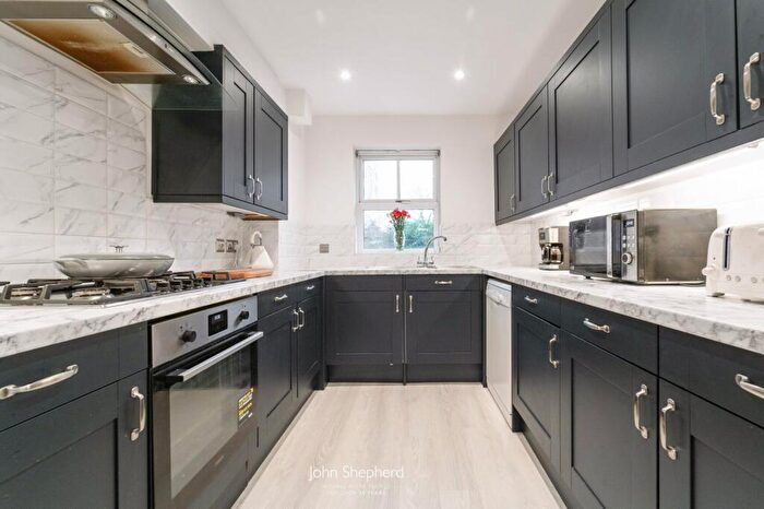 3 Bedroom Flat For Sale In New Road, Solihull, West Midlands, B91