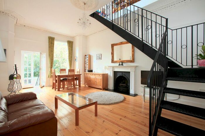2 Bedroom Flat For Sale In Mowbray Road, London, SE19