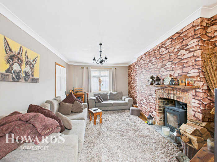 3 Bedroom Semi Detached House For Sale In Kirkley Gardens, Lowestoft, NR33