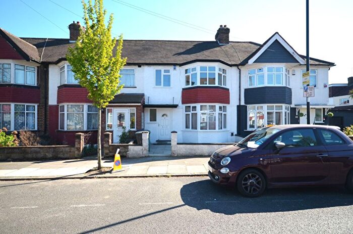4 Bedroom Terraced House To Rent In Court Way, Acton, W3