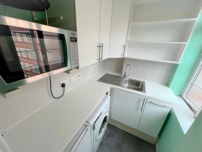Studio To Rent In Balham High Road, London, SW17