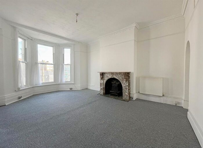 1 Bedroom Flat To Rent In Carisbrooke Road, St Leonards, TN38