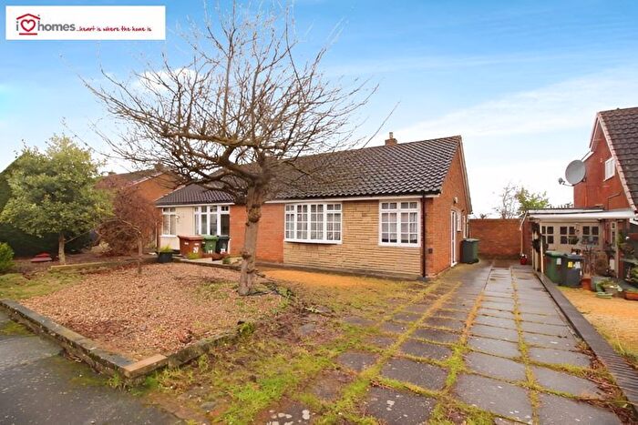 2 Bedroom Semi-Detached Bungalow For Sale In Appledore Road, Walsall, WS5