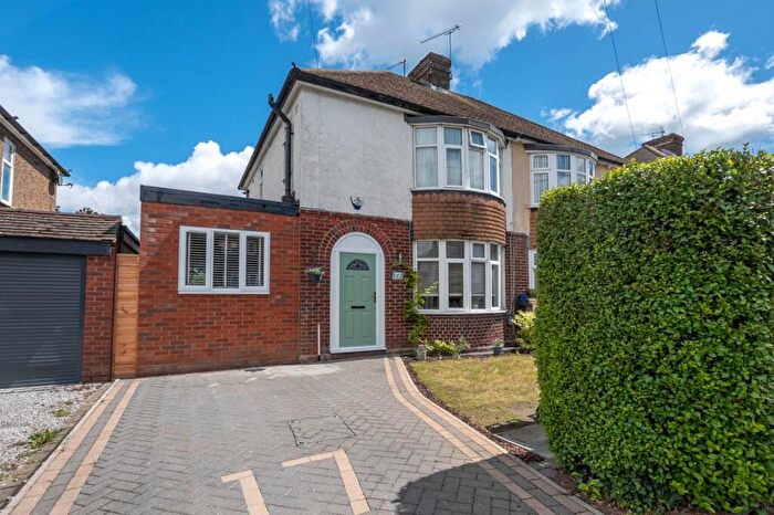 3 Bedroom Semi-Detached House For Sale In Liscombe Road, Dunstable, Bedfordshire, LU5