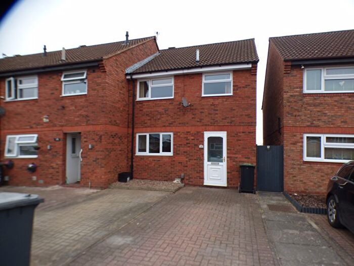3 Bedroom Terraced House To Rent In Ravenhill Way, Luton, LU4
