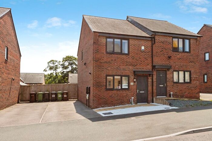 2 Bedroom Semi-Detached House For Sale In Magnolia Road, Seacroft, Leeds, LS14