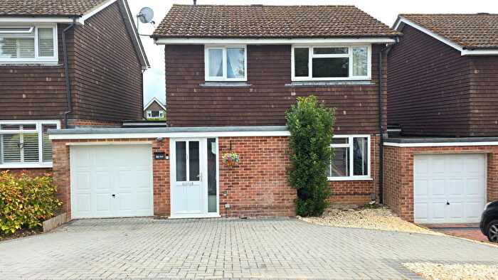 3 Bedroom Link Detached House For Sale In Glendale Avenue, Newbury, RG14