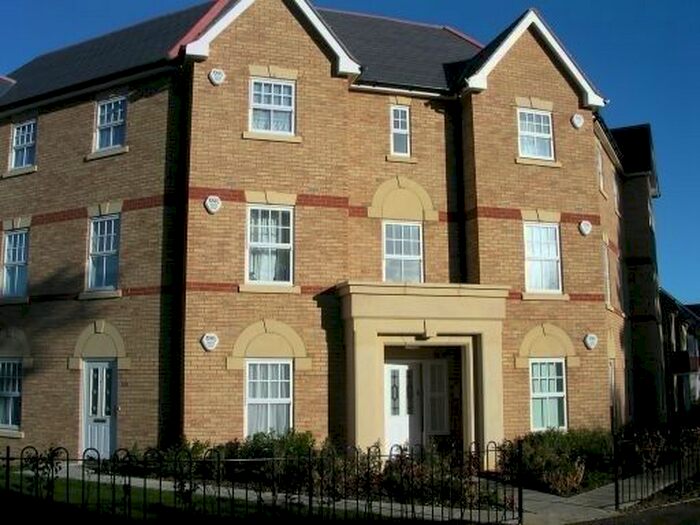 2 Bedroom Flat To Rent In Queens Road, Maidstone, Kent, ME16