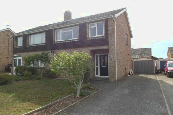 3 Bedroom Property To Rent In Kennett Road, Romsey, SO51