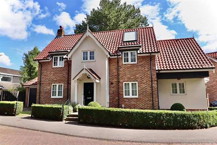 4 Bedroom Detached House For Sale In St. Marys Walk, Swanland, HU14