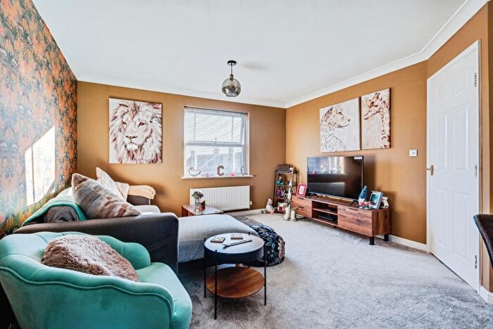 2 Bedroom Flat For Sale In Pioneer Road, Swindon, Wiltshire, SN25