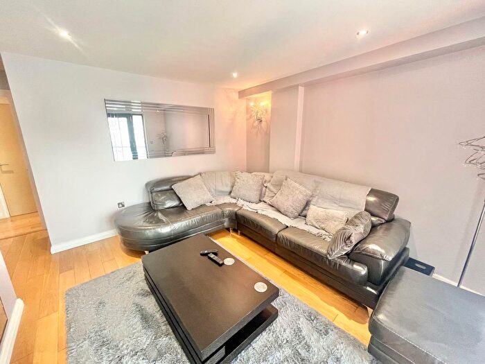 2 Bedroom Flat To Rent In Kings Road, Swansea, SA1