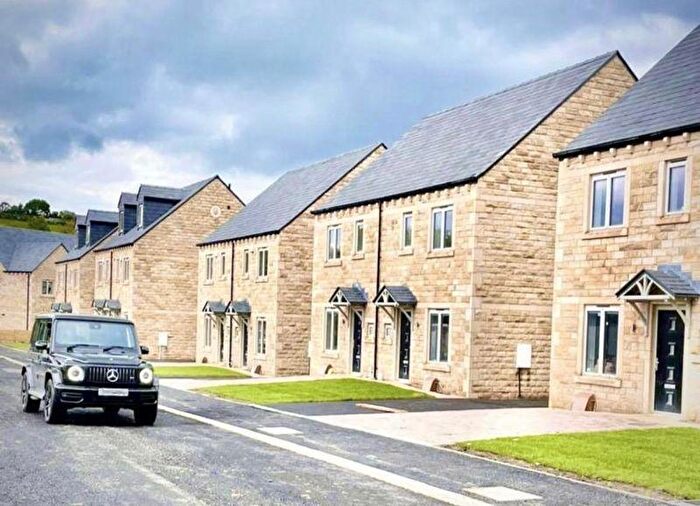 3 Bedroom Semi-Detached House To Rent In Lions Walk, Cleckheaton, West Yorkshire, BD19