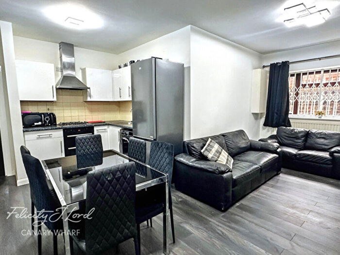 4 Bedroom Apartment To Rent In Wellspring, London, E14