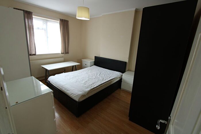 1 Bedroom Flat To Rent In Grove Mews, Mitcham, CR4