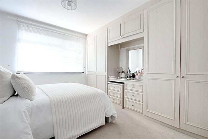 2 Bedroom Flat To Rent In Ferns Close, Enfield, EN3