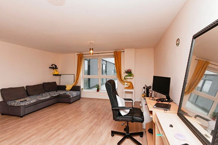 1 Bedroom Flat For Sale In Alencon Link, Basingstoke, Hampshire, RG21