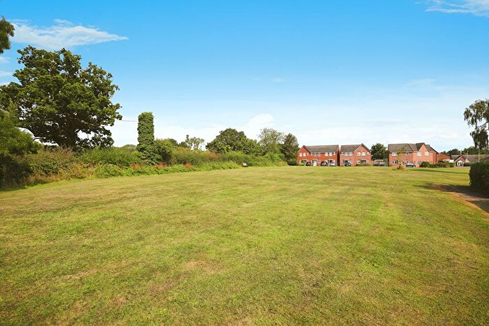 3 Bedroom Terraced House For Sale In Willow Walk, Coventry, West Midlands, CV7