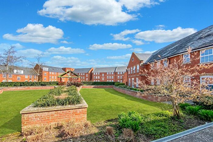 2 Bedroom Flat For Sale In Florey Gardens, Aylesbury, HP20