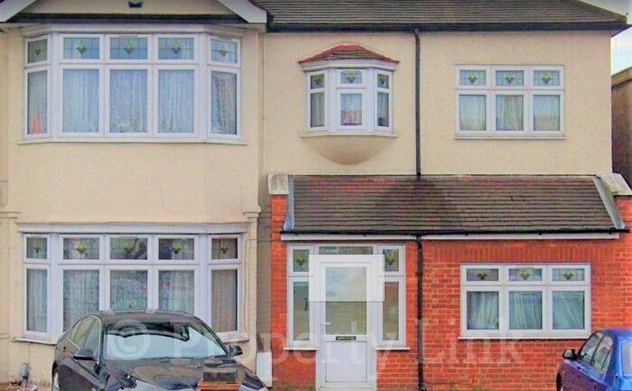 1 Bedroom Flat To Rent In Eastern Avenue, Ilford, IG4