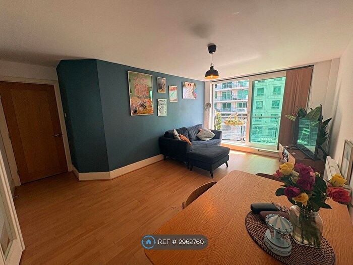 2 Bedroom Flat To Rent In Bridge House, London, SW8