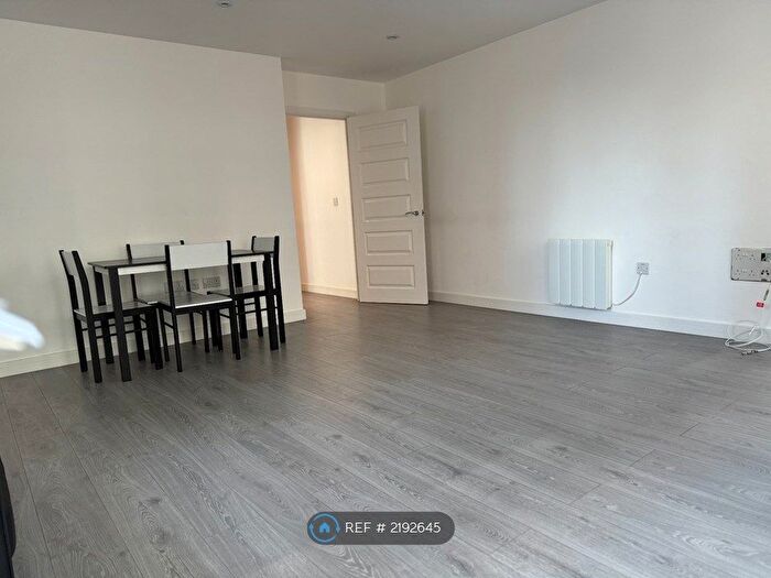1 Bedroom Flat To Rent In Stoke Road, Slough, SL2