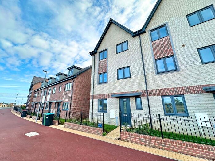 4 Bedroom End Of Terrace House To Rent In Barrosa Way, Whitehouse, Milton Keynes, MK8