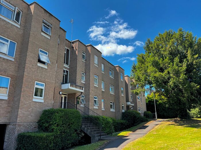 2 Bedroom Flat To Rent In Rawdon Drive, Hoddesdon, EN11