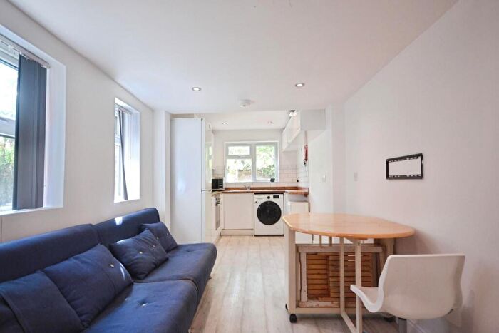 5 Bedroom Terraced House To Rent In Blenheim Road, Reading, Berkshire, RG1