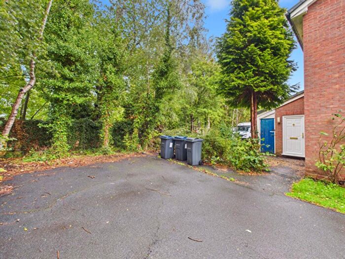 1 Bedroom Flat To Rent In Hawkes Close, Birmingham, B30