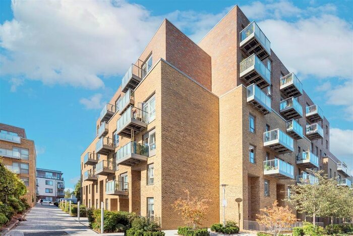 2 Bedroom Flat For Sale In Candish Court, Miles Road, Hornsey, N8