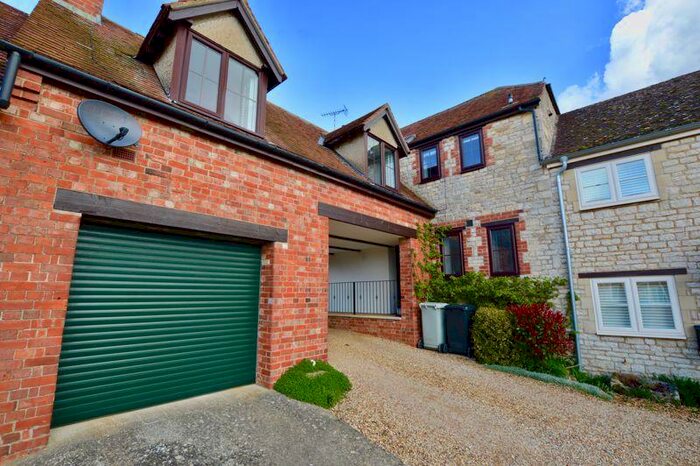 3 Bedroom Barn Conversion For Sale In Hall Close, Empingham, LE15
