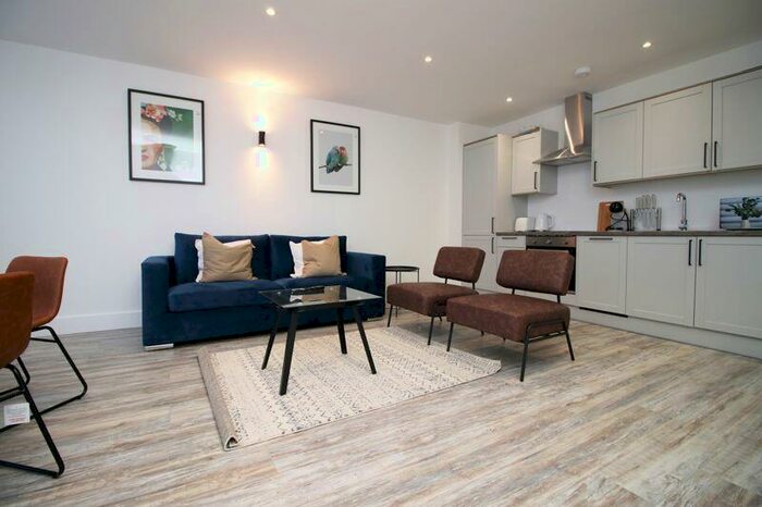 2 Bedroom Flat To Rent In Flat Kingsbridge Point, SN1