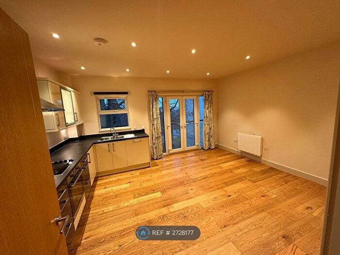 1 Bedroom Flat To Rent In Orchard House, Winchester, SO22