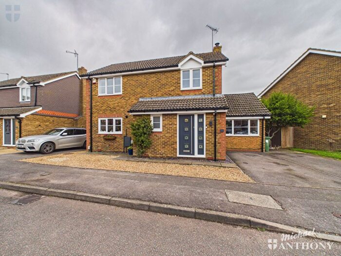 4 Bedroom Detached House For Sale In Plough Close, Aylesbury, HP21