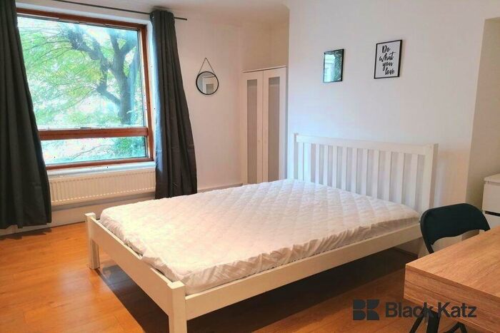3 Bedroom Flat To Rent In Morecombe Street, Elephant And Castle, SE17