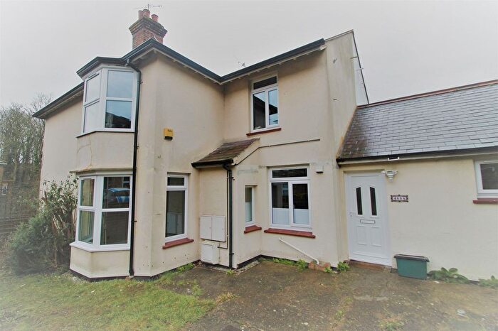 2 Bedroom Flat For Sale In West Wycombe Road, High Wycombe, HP12