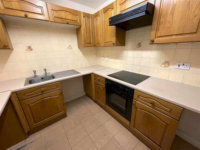 1 Bedroom Flat To Rent In Silverstone Crescent, Packmoor, Stoke-On-Trent, ST6