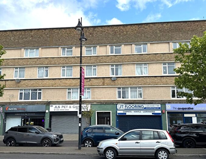 2 Bedroom Flat For Sale In Manford Court, Manford Way, Chigwell, IG7