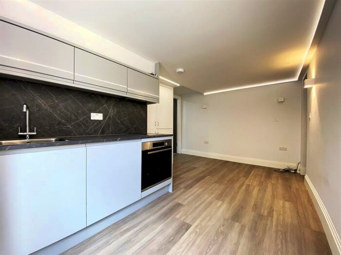 Studio To Rent In Russell Street, Windsor, SL4