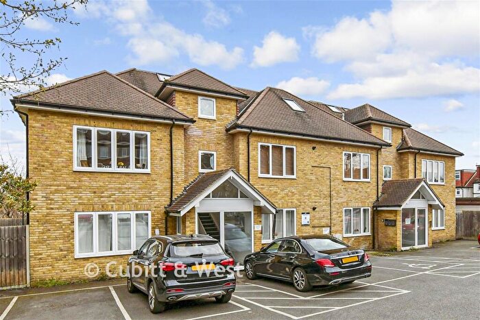 2 Bedroom Flat For Sale In Sutton Common Road, Sutton, Surrey, SM1