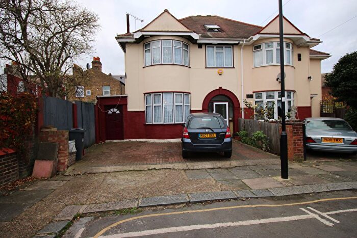 4 Bedroom Semi-Detached House To Rent In Albert Road, Hounslow, TW3