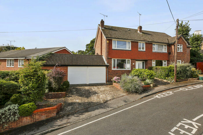 3 Bedroom House To Rent In Vale Court, Weybridge, KT13