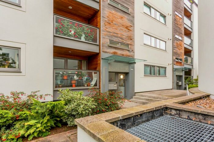 3 Bedroom Flat To Rent In Montpellier Grove, Cheltenham GL50