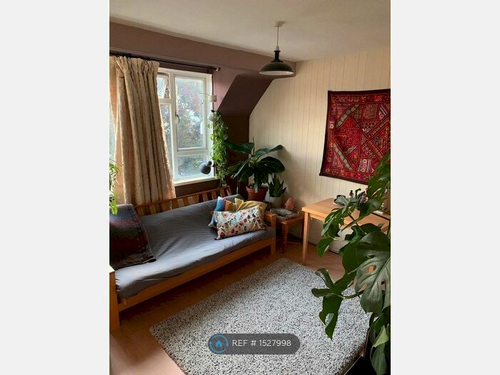 1 Bedroom Flat To Rent In Oakworth Court, London, N8